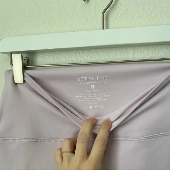 DONT BUY 
Set active• High Rise Leggings - Picture 2 of 3